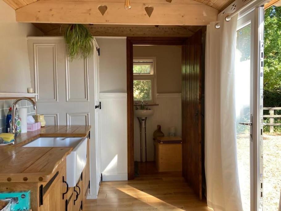 Aspen Leaves: The Perfect Farm Retreat Villa Graffham Eksteriør bilde